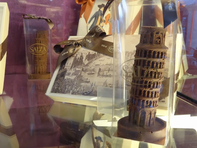 Torre de Pisa de chocolate.