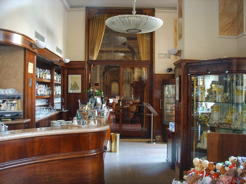 entrada del café Paszkowski en Florencia.