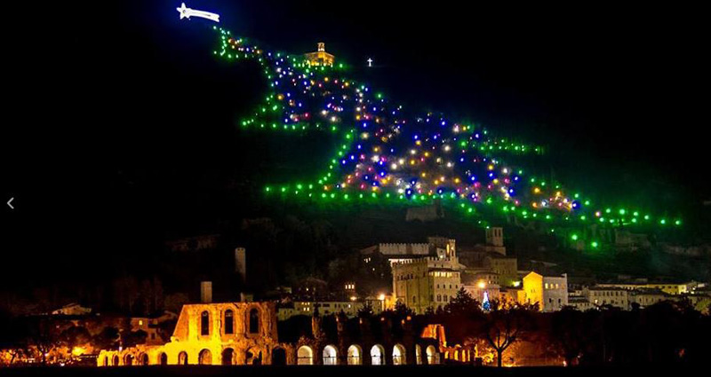 árbol de Navidad en Gubbio.