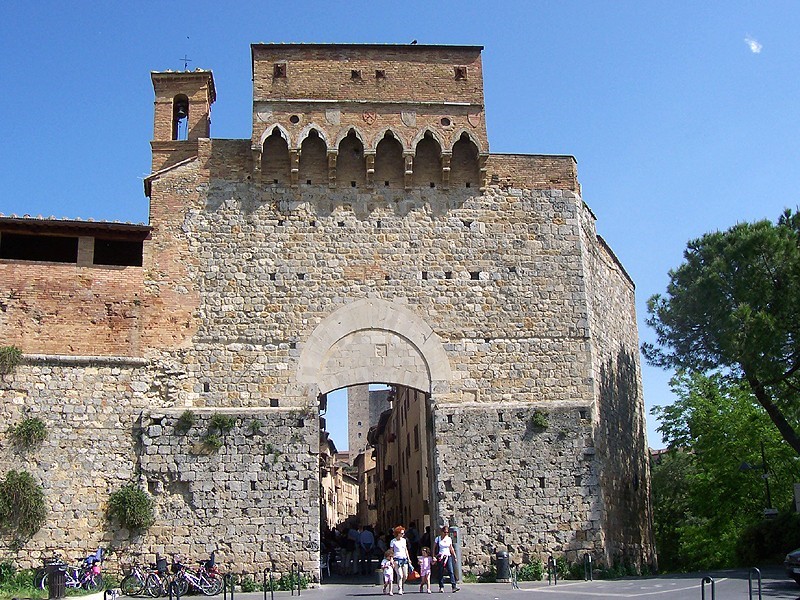 Puerta San Giovanni en San Gimignano.