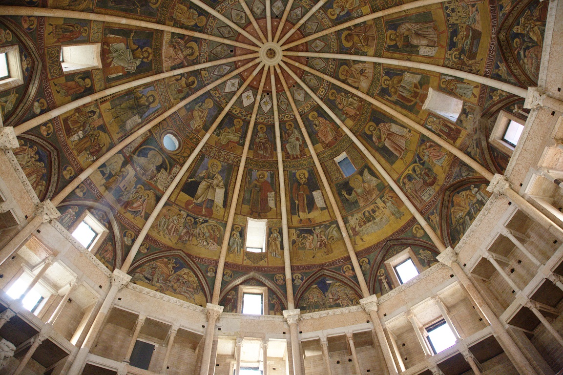 Baptisterio Parma interior.