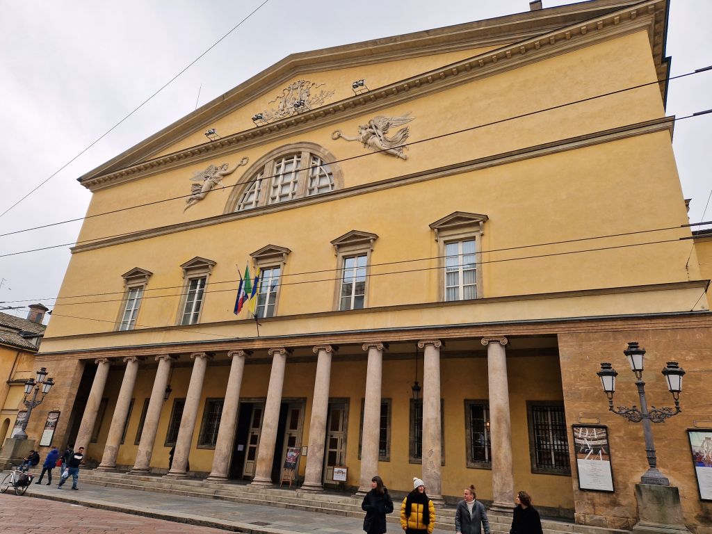 Fachada del Teatro Regio de Parma.