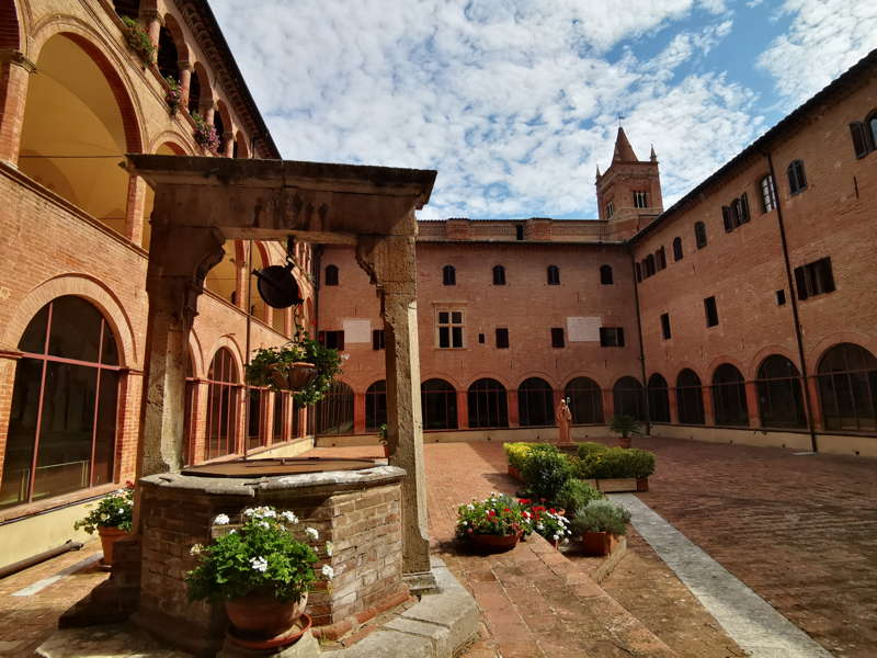 Claustro de la Abadia de Monteoliveto Maggiore, cerca de Siena.