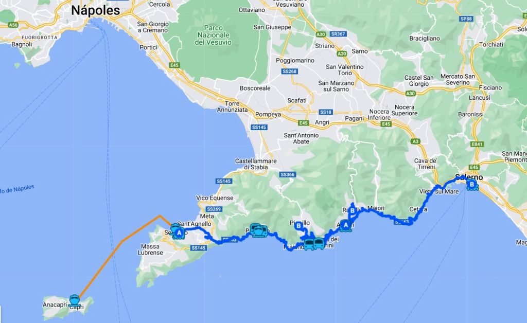 Barcos y autobuses en la Costa de Amalfi.