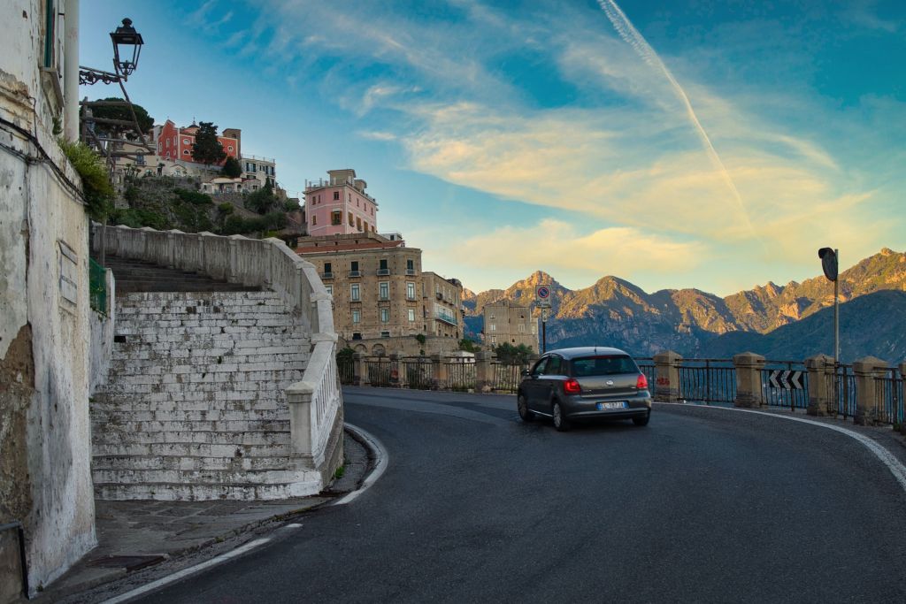 Conduciendo en la Costa de Amalfi.